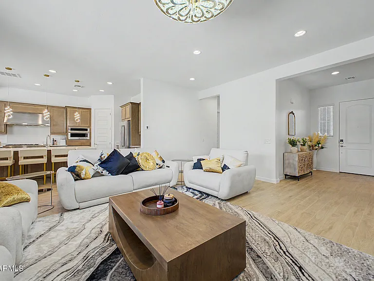 9623 W Flower St — Photo 8