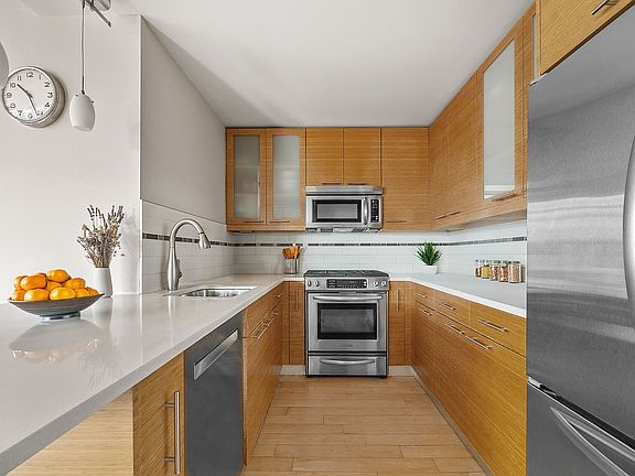 4th image of 251 7th St APT 8D