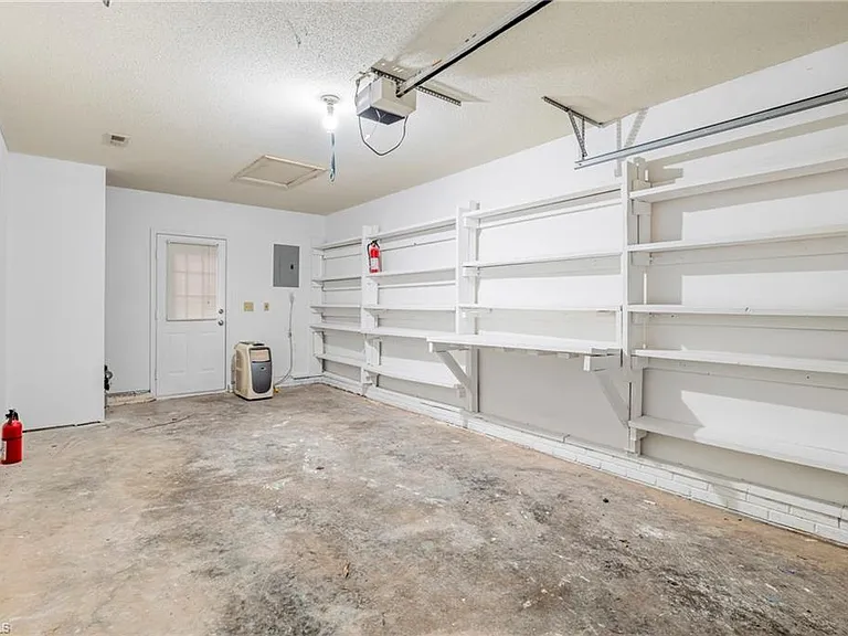 2320 Meadow Gate Dr — Photo 33