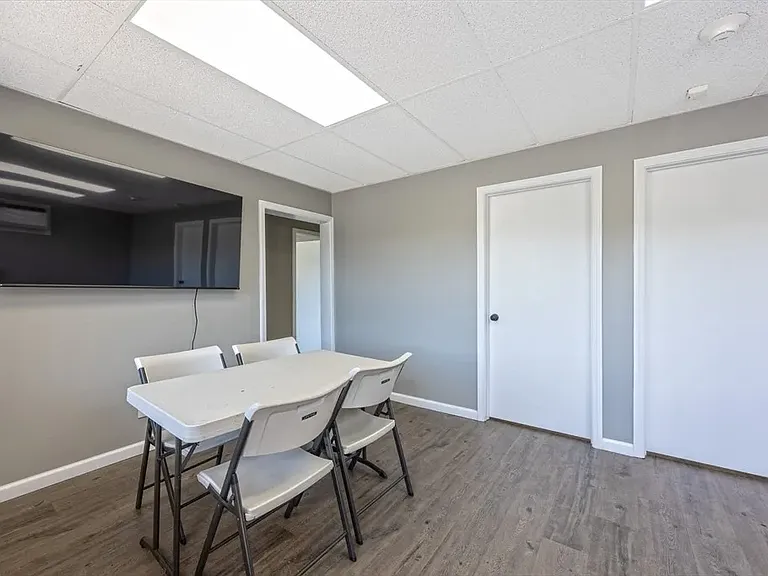 318 Newton St #1 — Photo 14