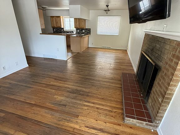 4th image of 411 W Myrtle St
