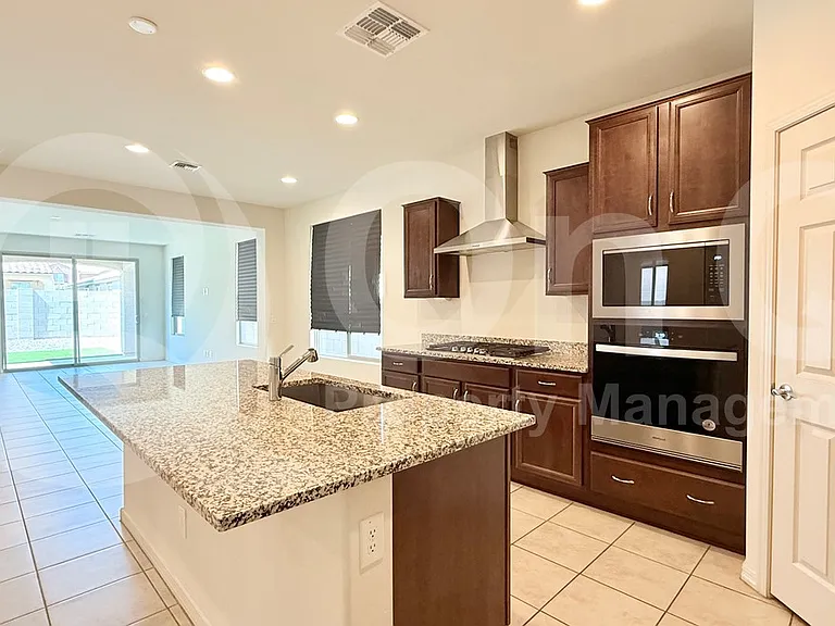 9034 W Luke Ave — Photo 5