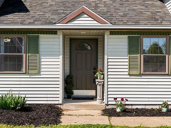 3rd image of 202 Heritage Dr