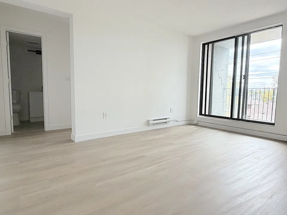 525 Wyandotte St E #504