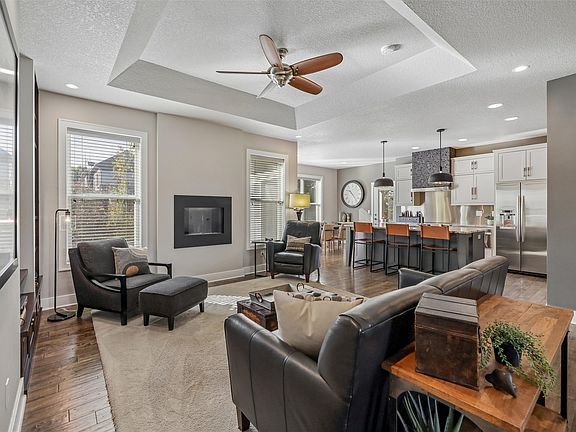 3rd image of 590 Spyglass Ln