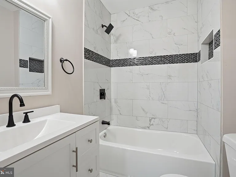 2710 Mura St — Photo 24