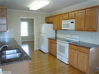5th image of 146 Windemere Dr