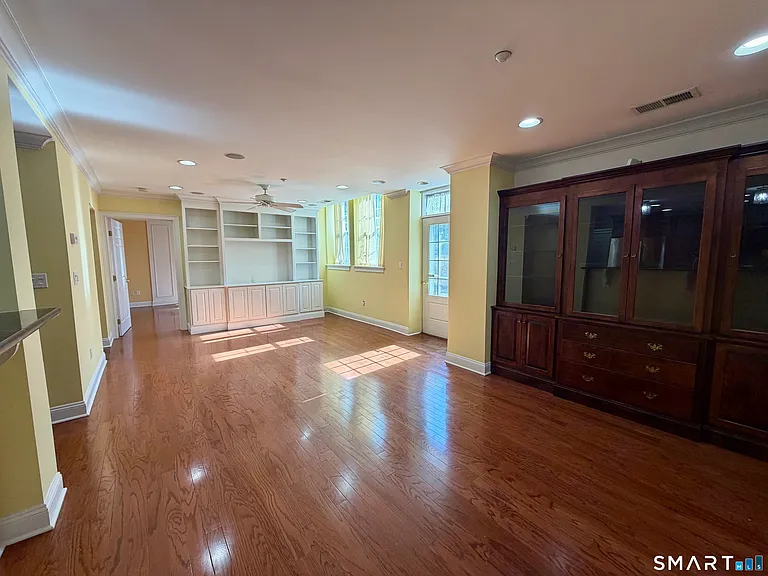 30 Schoolhouse Dr #105 — Photo 2
