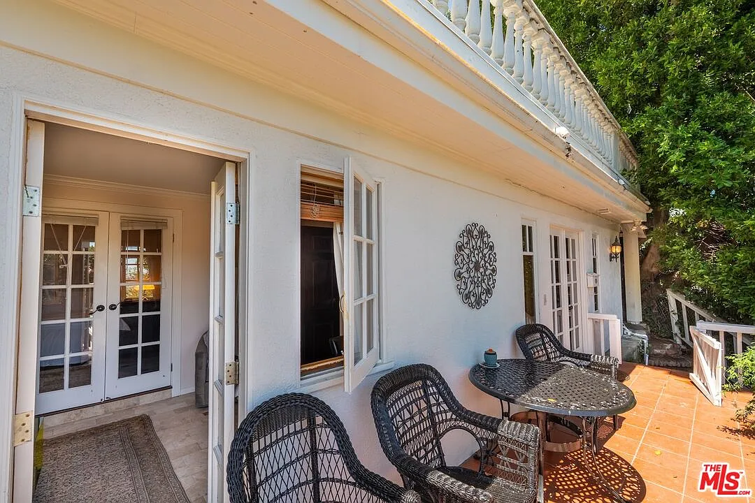 1 bed, 1.0 bath, 698 sqft, $5,500 — Photo 2