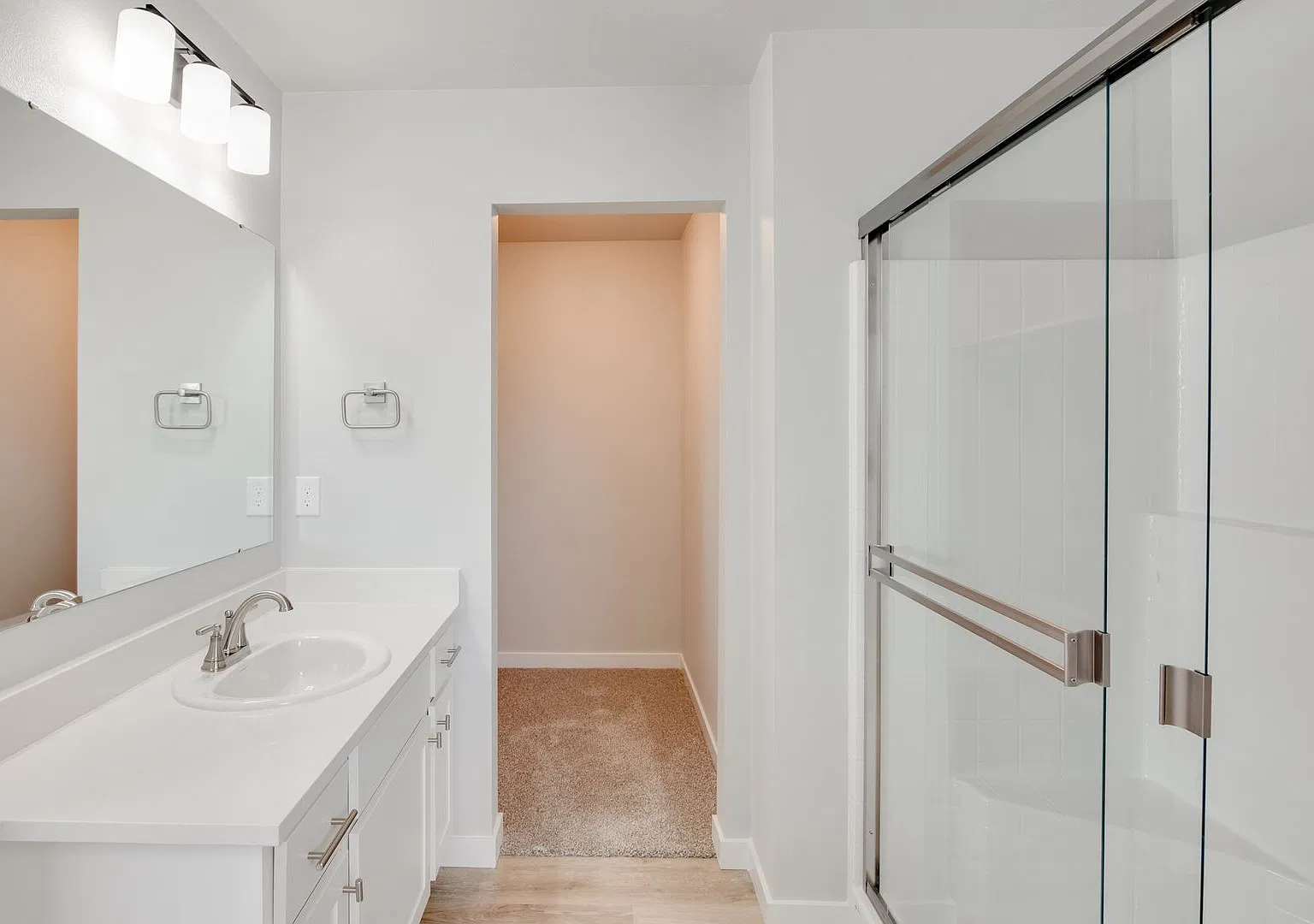 This gorgeous 3 bedroom, 2.5 bath townhome is ready for you to call home! — Photo 2