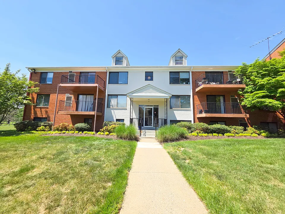 125 Clubhouse Dr SW #7