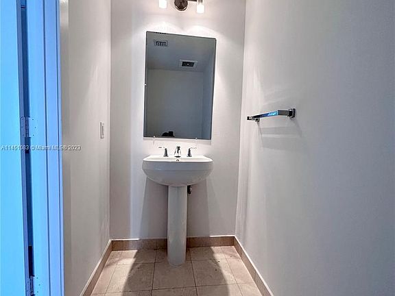 3rd image of 1060 Brickell Ave APT 2905