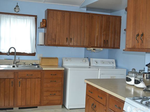 5th image of 110 Columbus Ave E