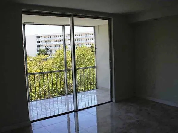 2930 Point East Dr #309, North Miami Beach, FL 33160