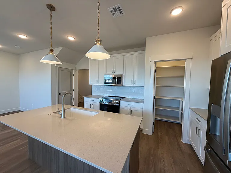 602 E Hemsworth Ln — Photo 10