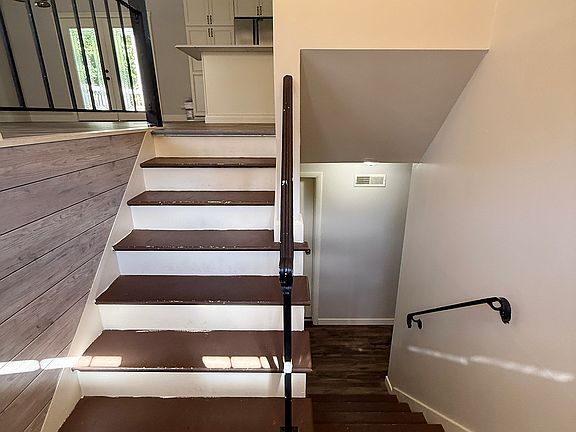 VIEW GOING UP & DOWN