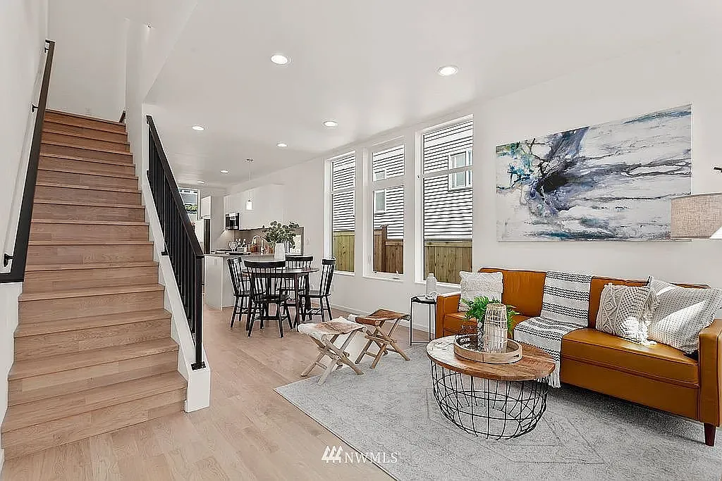 3 bed, 2.5 bath, 1574 sqft, $4,695 — Photo 3