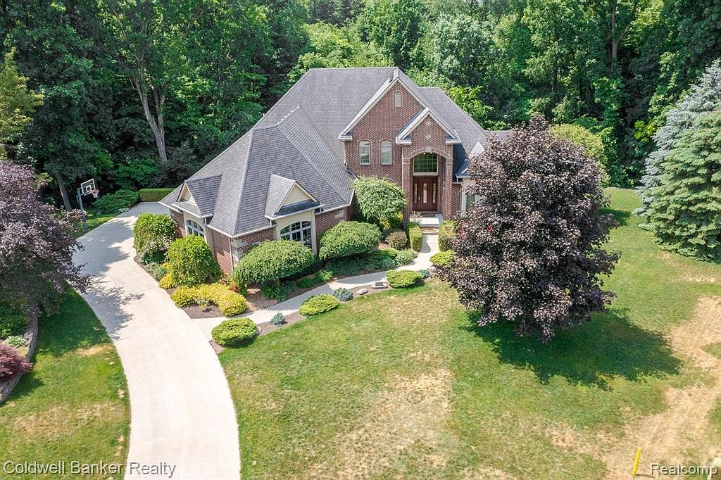 9008 Hidden Ct E, South Lyon, MI 48178 Zillow