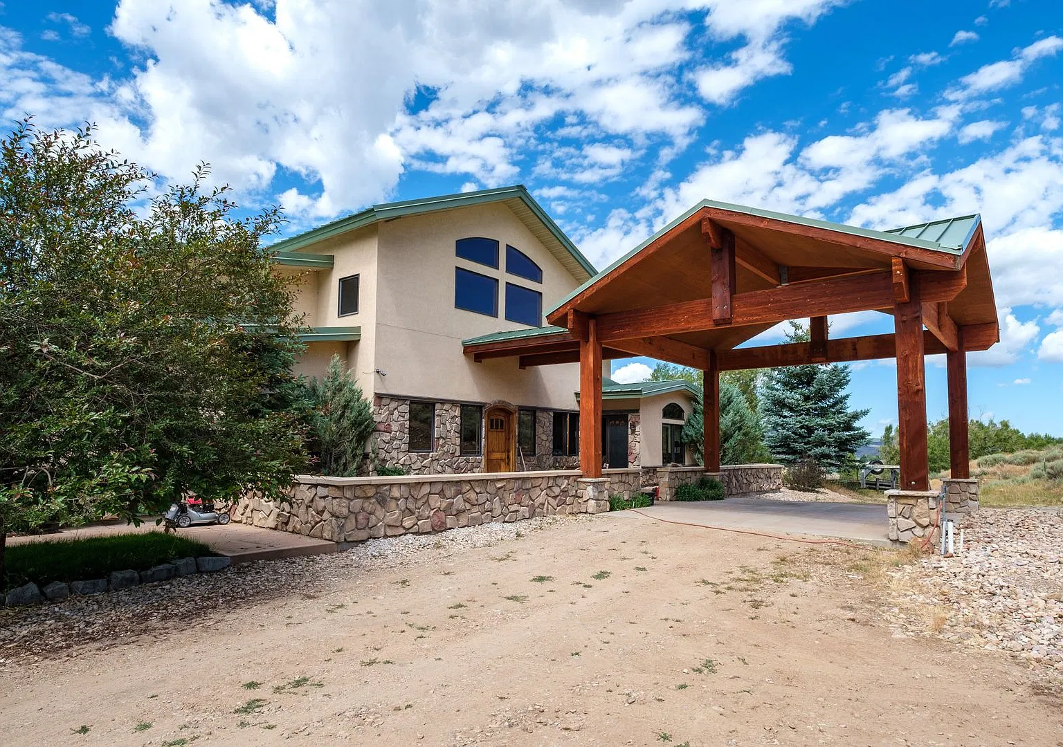 Private Hillside Ranch Home Available Winter 2026-2027 — Photo 2