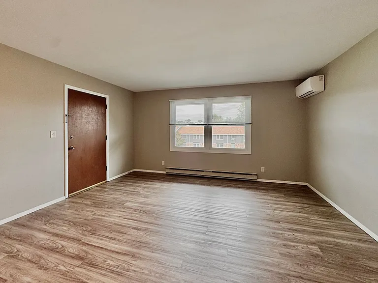 1041 State St — Photo 10