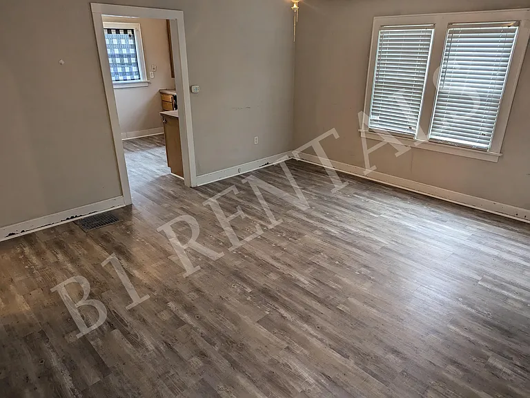1317 Hutchins Ave — Photo 3