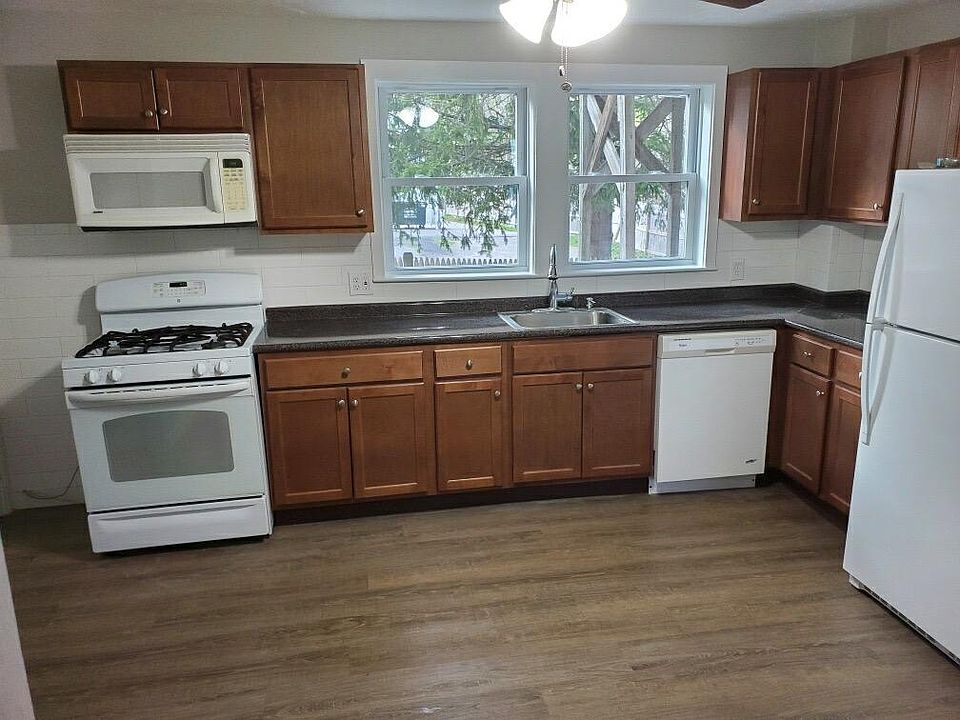 1st image of 10 Forest Avenue Ct