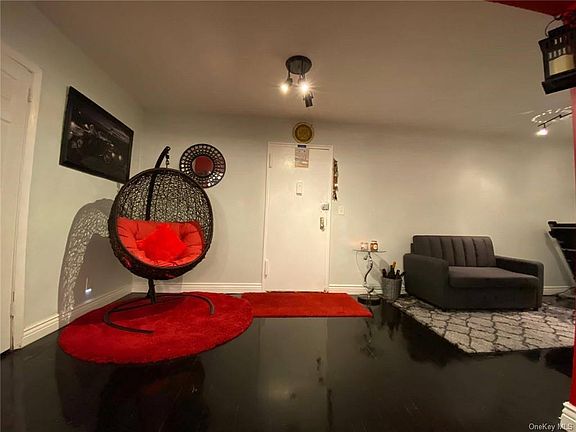3rd image of 309 N Broadway APT 1D