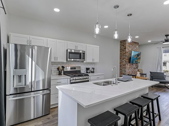 2nd image of 265 E Hinman Ave