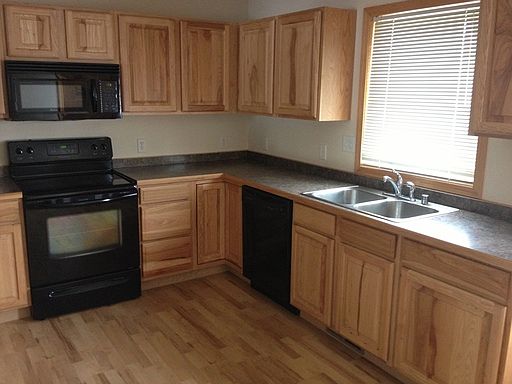 5th image of 2226A Burlington Ave