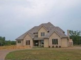 10670 S Shangrila Ct, Oak Creek, WI 53154