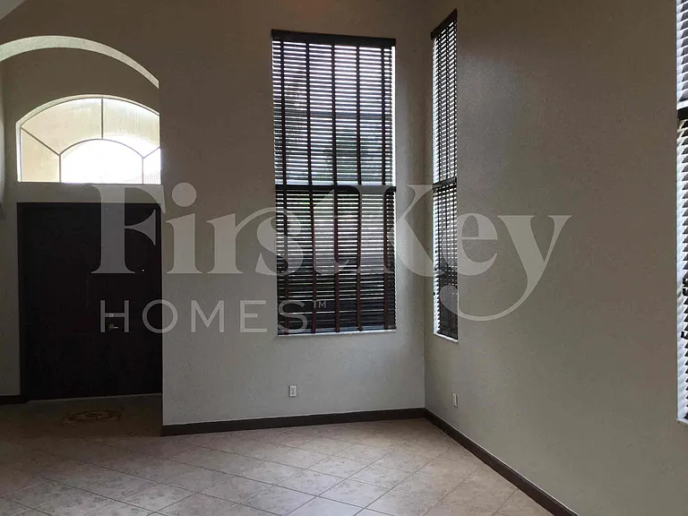 4104 NE 22nd Ln — Photo 4