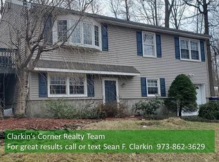 8 Mesongo Rd, Highland Lakes, NJ 07422