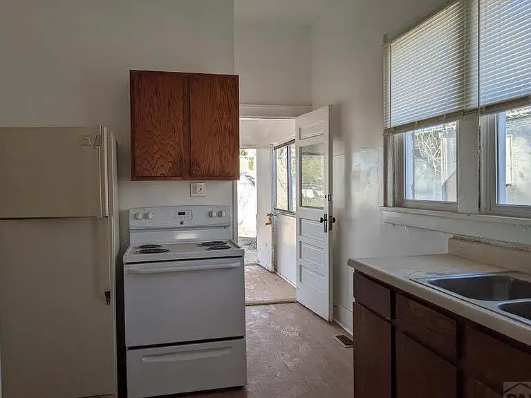 322 Main St — Photo 5