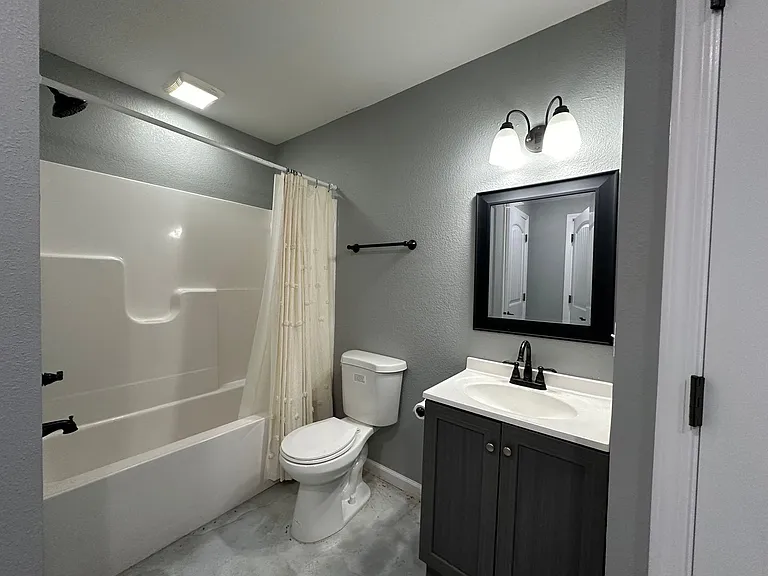 105 Evergreen Pl — Photo 3