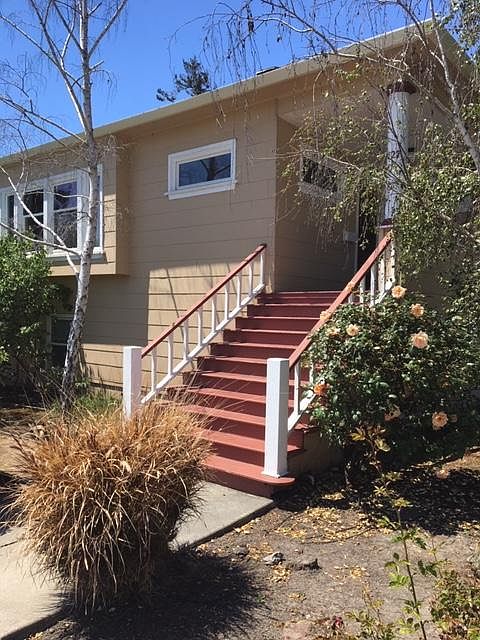 Front door steps and entrance
