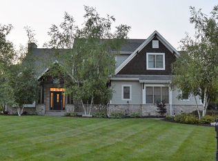 2190 Coachmen Ct, Delafield, WI 53018