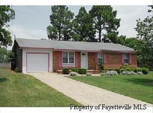 5822 Hunting Ridge Rd, Hope Mills, NC 28348