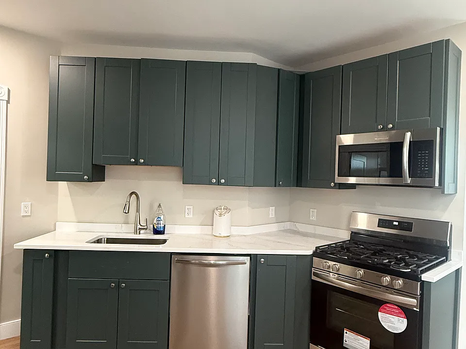 86 Abbott St #1