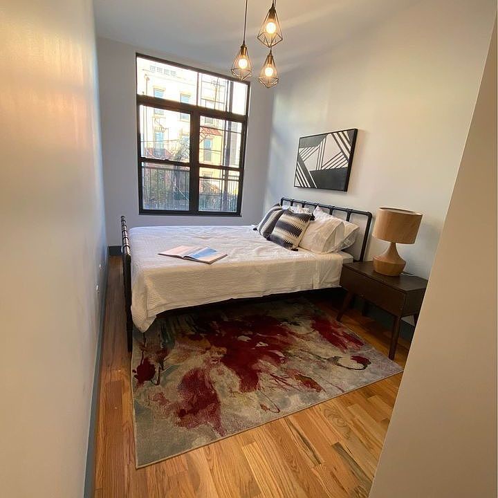 2nd image of 240 Montrose Ave #2B