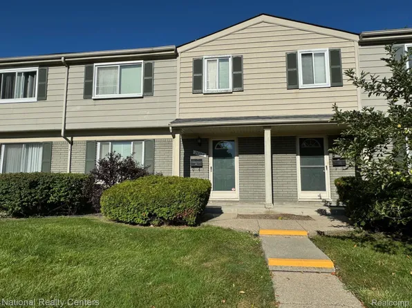 26708 Franklin Pointe Dr, Southfield, MI 48034