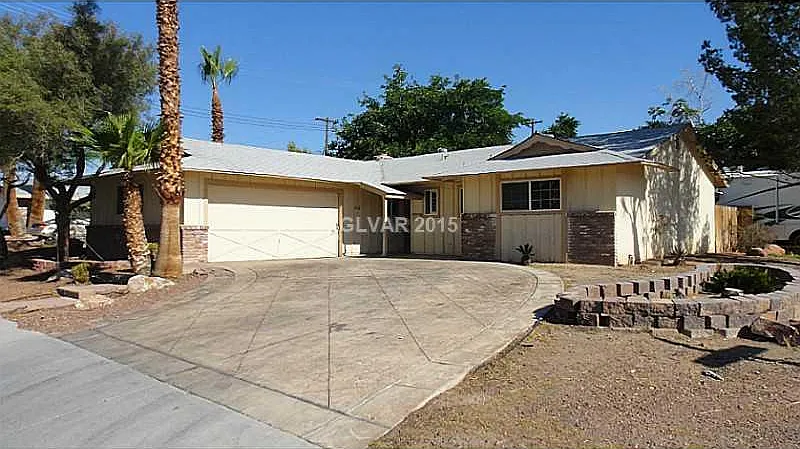 3 bed, 1221 sqft, $1,750 — Photo 1
