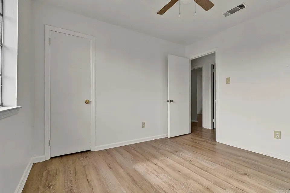 3 bed, 1.5 bath, 1100 sqft, $1,100 — Photo 4