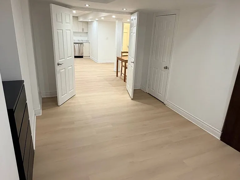 328 Woodspring Ave #BASEMENT — Photo 13