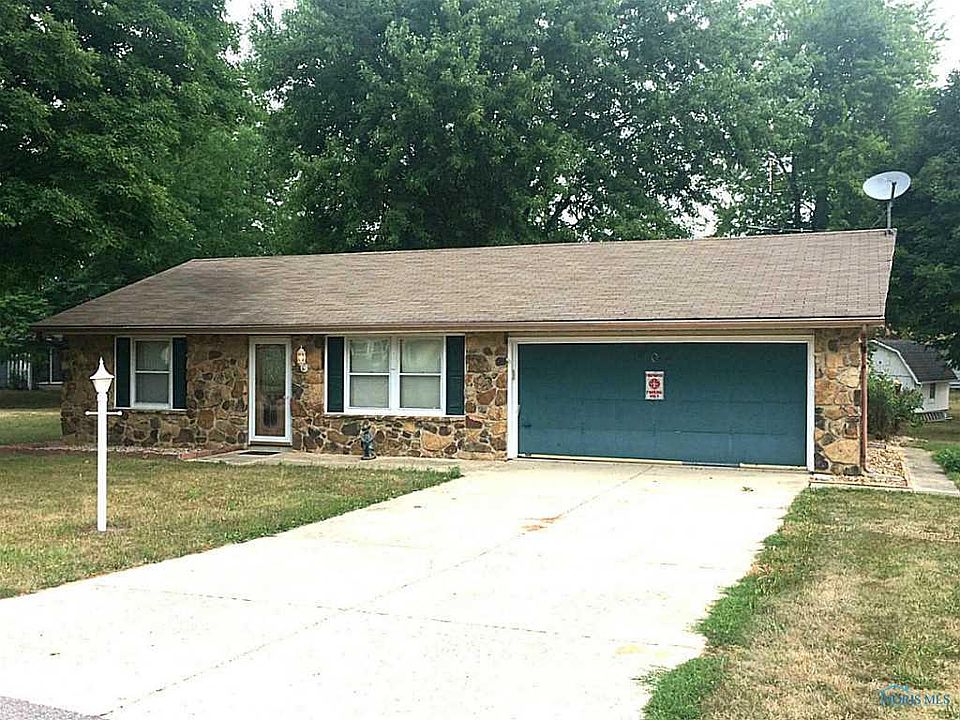 1st image of 205 Oak Park Dr