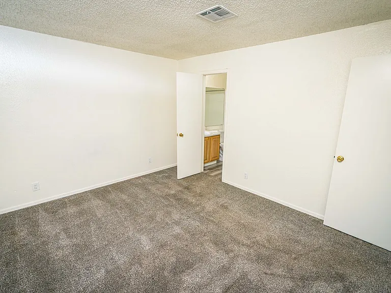 Tamarack Place Apartments — Photo 65