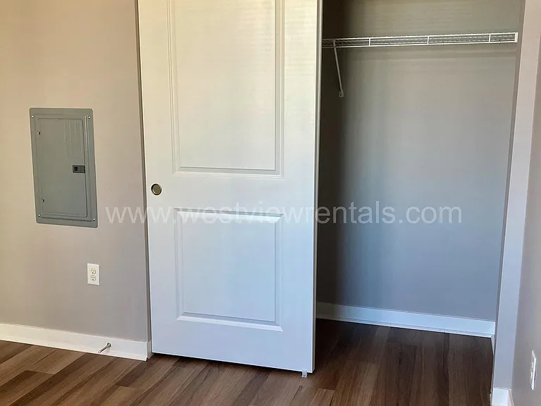 203 E Laurel St — Photo 153