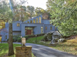 18 Hemlock Hollow Rd, Armonk, NY 10504