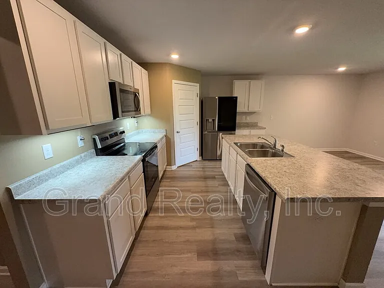 5482 Peach Dr — Photo 4