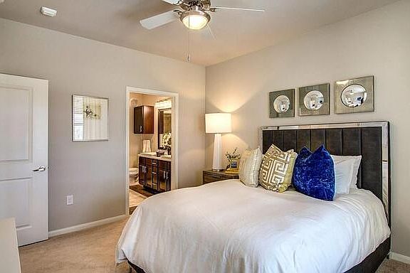 3rd image of 3330 Eastpark Blvd #C2