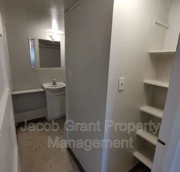 1042 S 4th Ave #B — Photo 9
